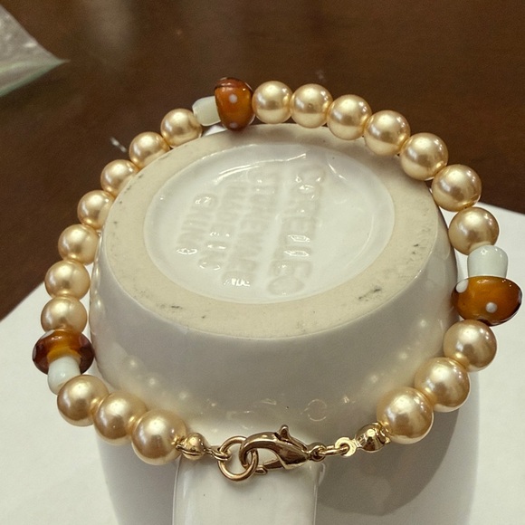 Anthropologie Pearl and Mushroom Beaded Charm Bracelet!!🔥🔥🔥 - Picture 7 of 16